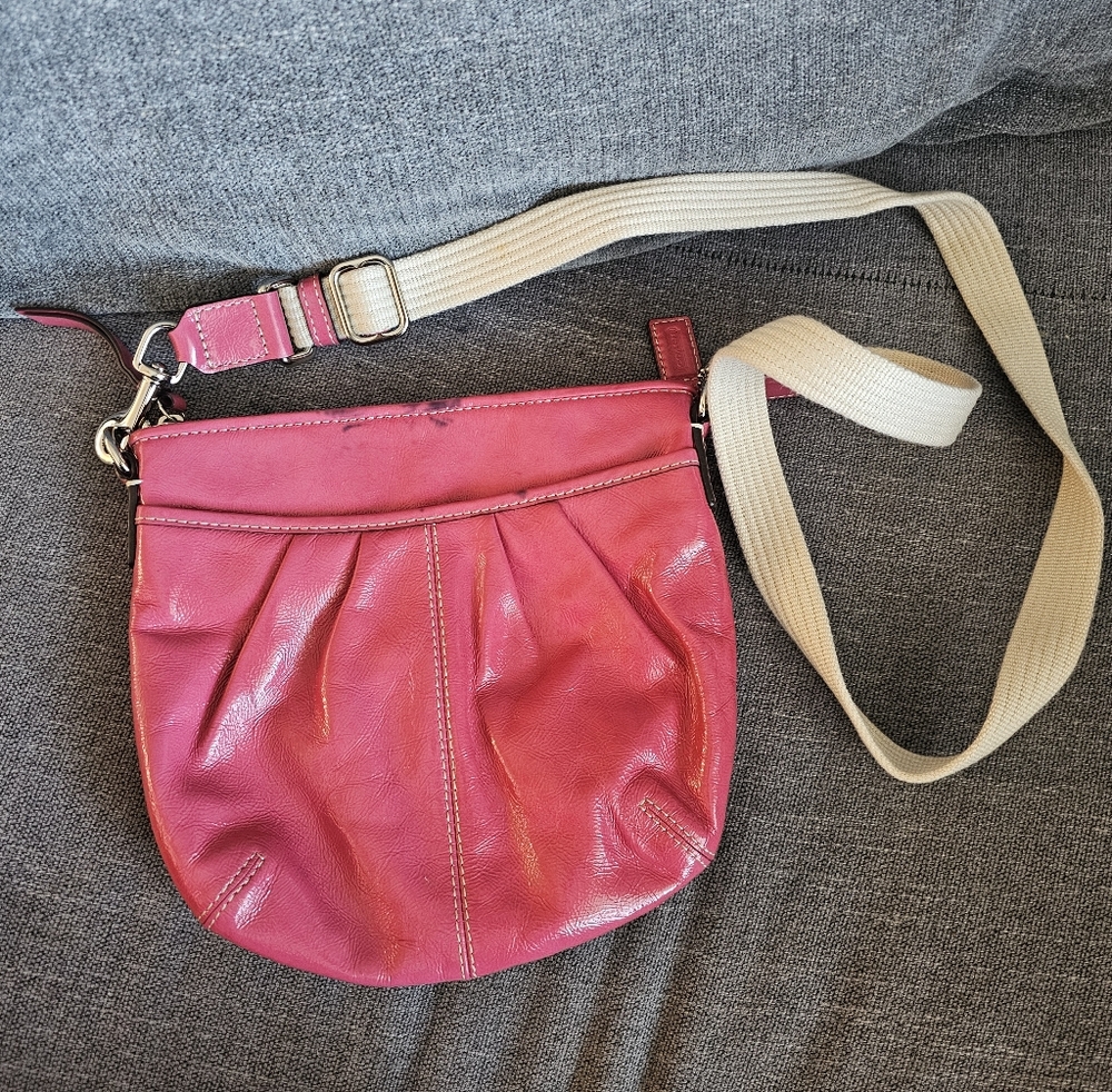 COACH SOHO Pleated Magenta Pink Leather Swingpack